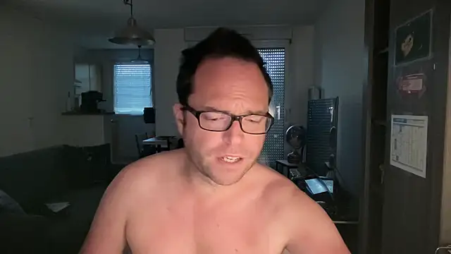 Funnyjul31 online show from March 29, 2026, 1:46 pm