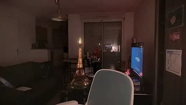 Funnyjul31 online show from April 21, 2026, 4:46 pm