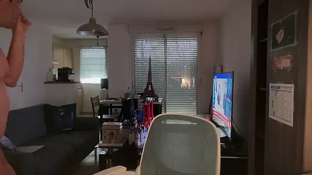 Funnyjul31 online show from April 1, 2026, 10:49 am