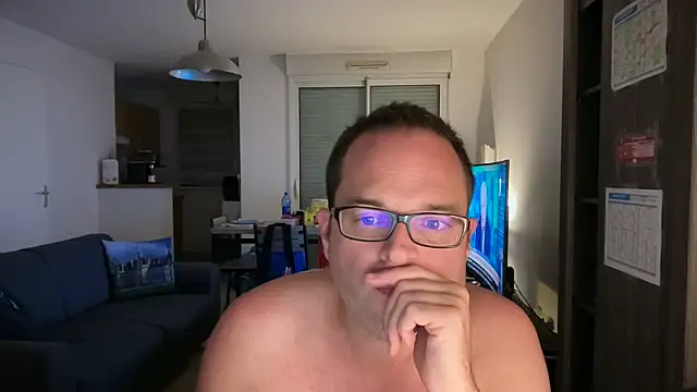 Funnyjul31 online show from October 26, 2025, 5:35 pm