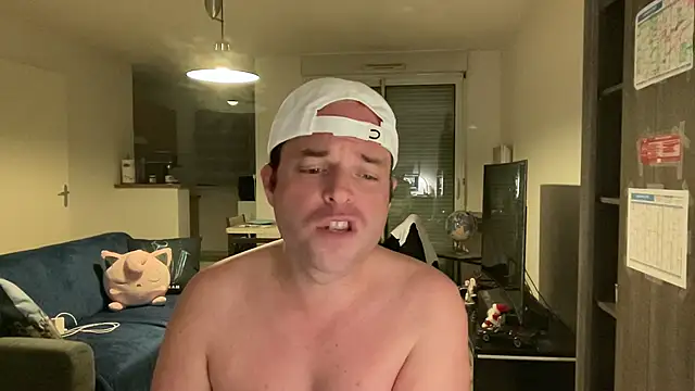 Funnyjul31 online show from November 19, 2025, 6:52 pm