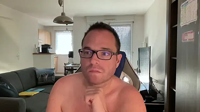 Funnyjul31 online show from March 16, 2025, 3:17 pm