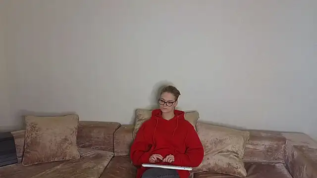 FalineGornall online show from February 6, 2025, 4:31 am