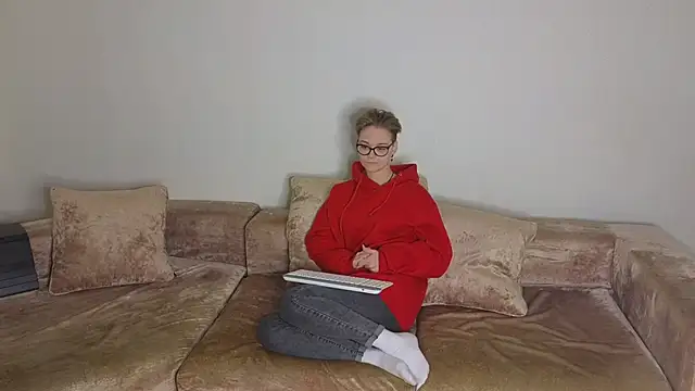 FalineGornall online show from February 6, 2025, 1:27 am