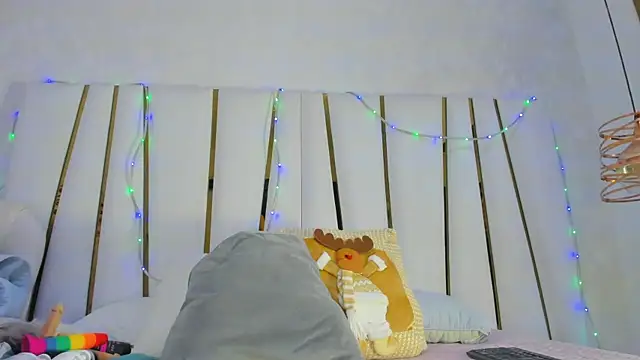 violet gray  online show from November 27, 2025, 11:43 am