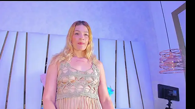 violet gray  online show from October 5, 2025, 11:34 am