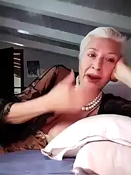 Snapshot of divinaerotica chatting on September 9, 2025, 1:31 pm divinaerotica online show from September 9, 2025, 1:31 pm