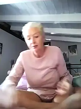 divinaerotica online show from April 9, 2026, 11:49 am