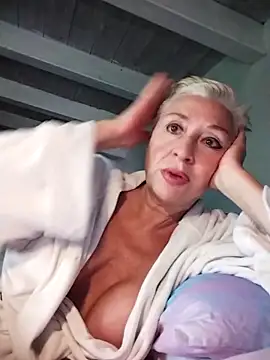 divinaerotica online show from April 18, 2026, 4:42 pm