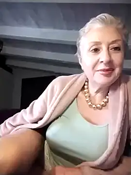 Snapshot of divinaerotica chatting on November 30, 2025, 1:45 pm divinaerotica online show from November 30, 2025, 1:45 pm