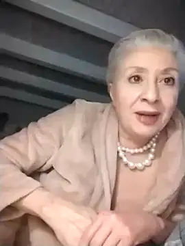 Snapshot of divinaerotica chatting on February 7, 2025, 8:31 pm divinaerotica online show from February 7, 2025, 8:31 pm