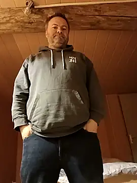 Pourleplasirs online show from March 6, 2025, 11:53 pm