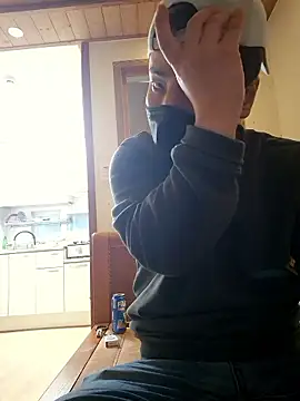 Tyyyggjju online show from November 28, 2025, 8:14 am