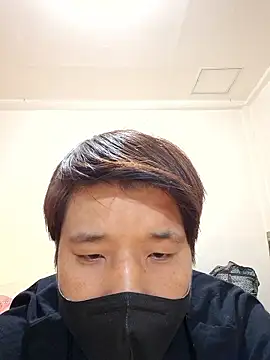 Tyyyggjju online show from October 28, 2025, 12:48 pm