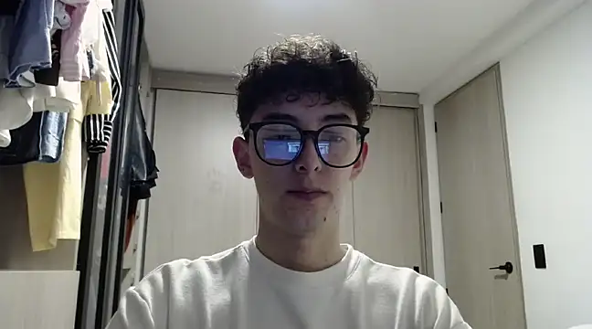 miketwink online show from March 18, 2025, 1:02 am