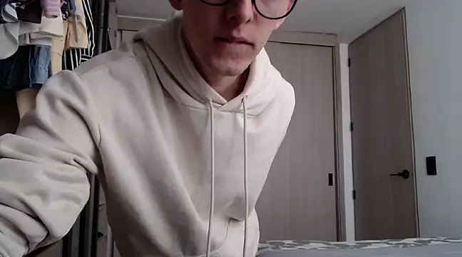 miketwink online show from March 18, 2025, 9:10 pm