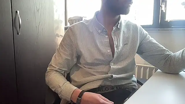 bullyboyy online show from February 17, 2025, 8:41 am