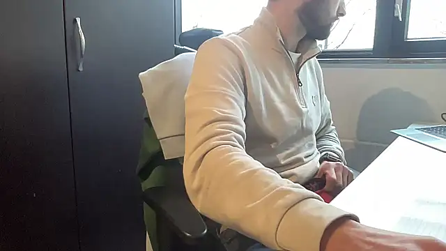 bullyboyy online show from January 28, 2025, 2:42 pm