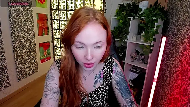 Maya Light online show from October 6, 2025, 2:02 am