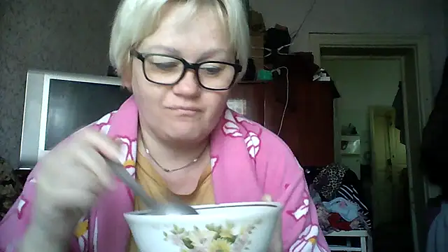 Mayya4321 online show from April 5, 2026, 6:42 am