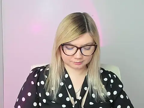 Lola moree online show from November 11, 2025, 1:28 pm