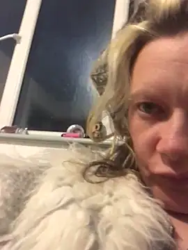 Snapshot of blondey206 chatting on March 10, 2025, 4:28 am blondey206 online show from March 10, 2025, 4:28 am