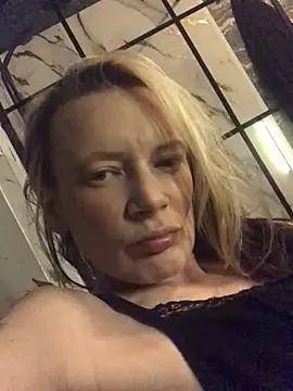 Snapshot of blondey206 chatting on March 12, 2025, 9:45 pm blondey206 online show from March 12, 2025, 9:45 pm