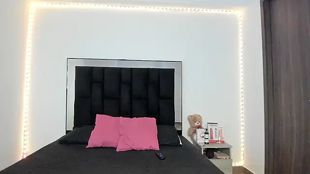 victoriacolin online show from February 24, 2025, 12:05 pm