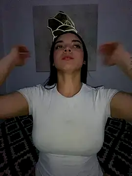 eileensophi online show from September 19, 2025, 2:26 am