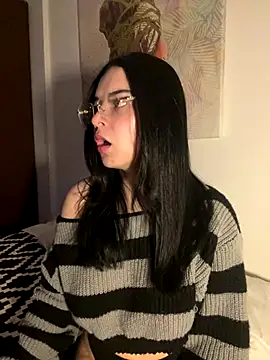 eileensophi online show from October 15, 2025, 4:00 am