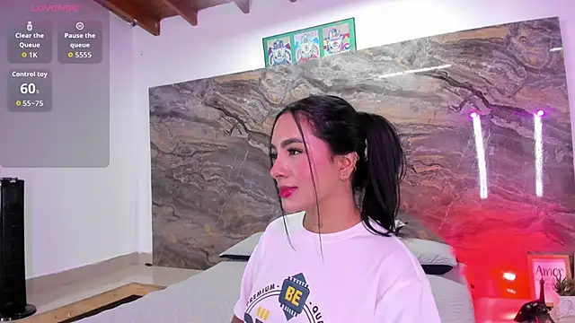 Estefy gomez09 online show from April 22, 2026, 12:12 pm