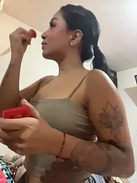 Estefy gomez09 online show from November 14, 2025, 7:06 pm