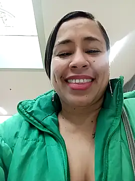 kamila lovee online show from November 18, 2025, 7:39 pm