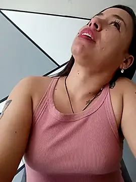 kamila lovee online show from October 6, 2025, 6:52 pm