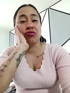 kamila lovee online show from September 17, 2025, 4:42 pm