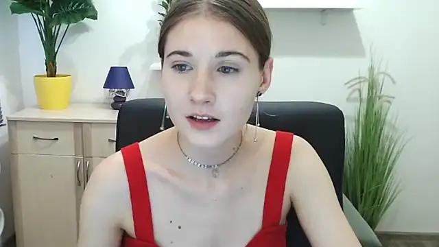 LeeXo online show from March 18, 2025, 7:44 pm