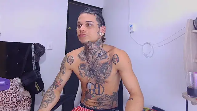 Snapshot of hot_man05 chatting on October 28, 2025, 9:36 pm hot man05 online show from October 28, 2025, 9:36 pm