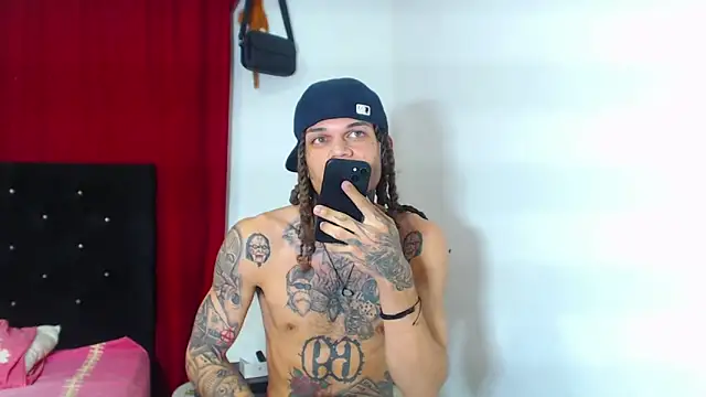 Snapshot of hot_man05 chatting on March 19, 2025, 5:41 am hot man05 online show from March 19, 2025, 5:41 am