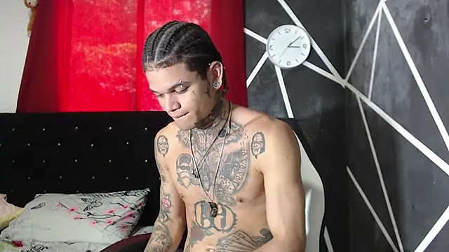 Snapshot of hot_man05 chatting on October 2, 2025, 4:43 pm hot man05 online show from October 2, 2025, 4:43 pm