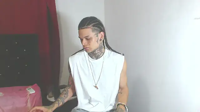 Snapshot of hot_man05 chatting on March 8, 2025, 4:45 am hot man05 online show from March 8, 2025, 4:45 am