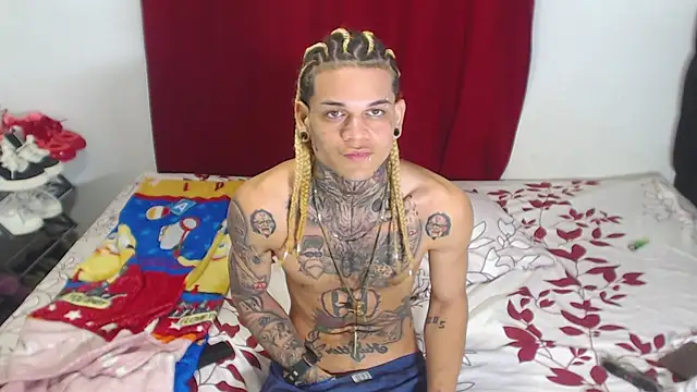 Snapshot of hot_man05 chatting on February 5, 2025, 6:24 am hot man05 online show from February 5, 2025, 6:24 am