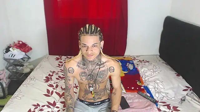 Snapshot of hot_man05 chatting on February 19, 2025, 4:22 pm hot man05 online show from February 19, 2025, 4:22 pm