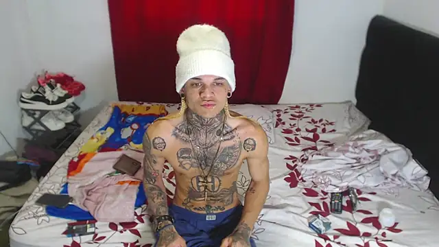 Snapshot of hot_man05 chatting on February 5, 2025, 3:42 pm hot man05 online show from February 5, 2025, 3:42 pm