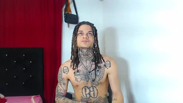 Snapshot of hot_man05 chatting on March 18, 2025, 5:02 am hot man05 online show from March 18, 2025, 5:02 am