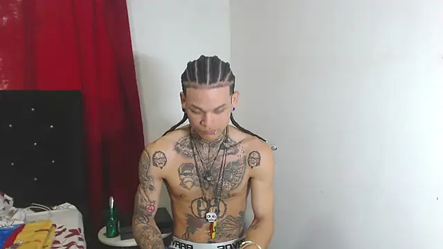 Snapshot of hot_man05 chatting on February 21, 2025, 8:49 pm hot man05 online show from February 21, 2025, 8:49 pm