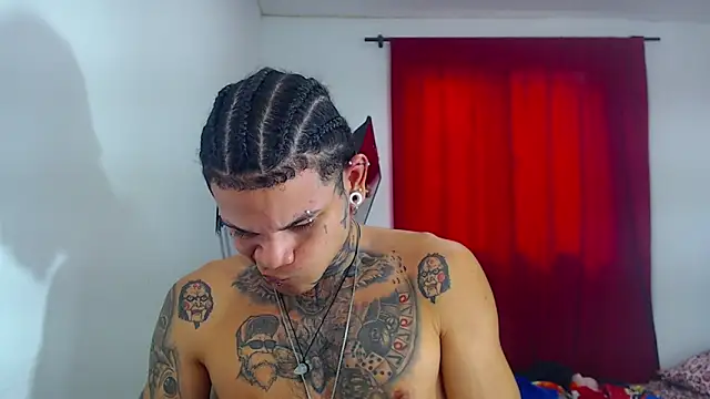 Snapshot of hot_man05 chatting on October 27, 2025, 7:48 pm hot man05 online show from October 27, 2025, 7:48 pm