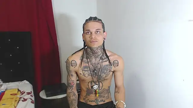 Snapshot of hot_man05 chatting on February 22, 2025, 3:01 am hot man05 online show from February 22, 2025, 3:01 am