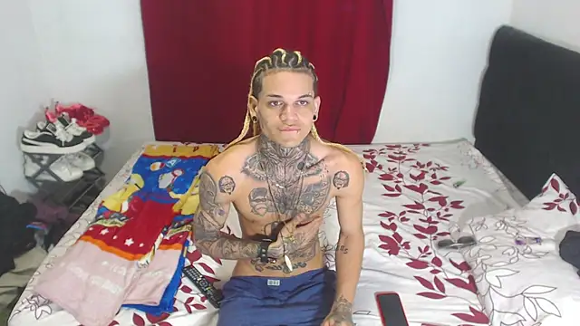 Snapshot of hot_man05 chatting on February 5, 2025, 3:23 am hot man05 online show from February 5, 2025, 3:23 am