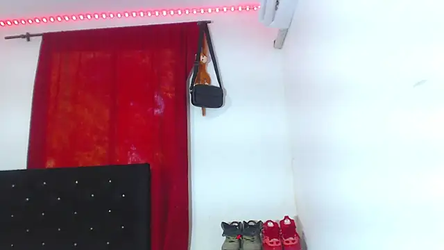 Snapshot of hot_man05 chatting on March 20, 2025, 12:32 pm hot man05 online show from March 20, 2025, 12:32 pm