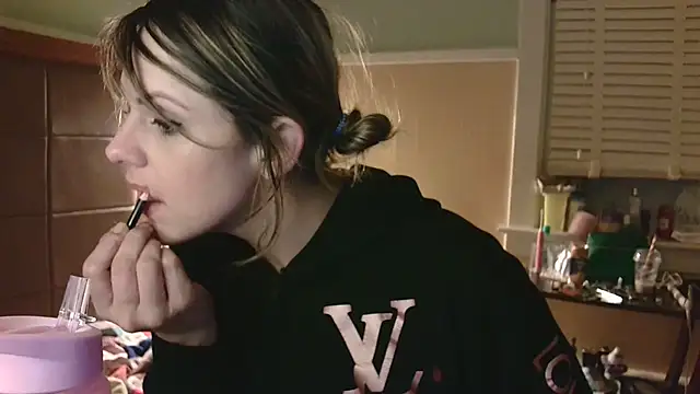 Snapshot of RhyleeRaine chatting on February 3, 2025, 6:02 am RhyleeRaine online show from February 3, 2025, 6:02 am